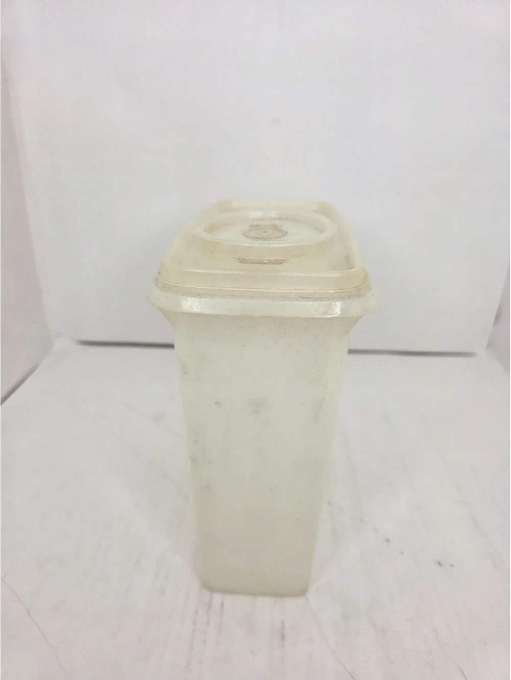 Vintage Tupperware Store N Pour Cereal Keeper Appro. 3 qts. #469
